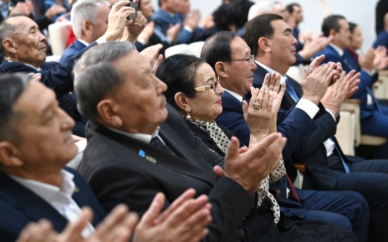 Президент жамбылдықтарға ел дамуына қосқан үлесі үшін алғыс айтты Президент жамбылдықтарға ел дамуына қосқан үлесі үшін алғыс айтты