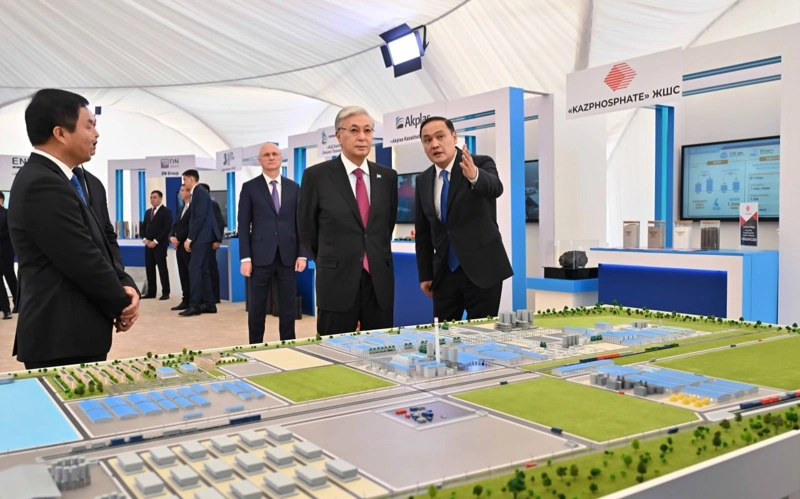 Президент посетил малую индустриальную зону «Тараз» в Жамбылской области