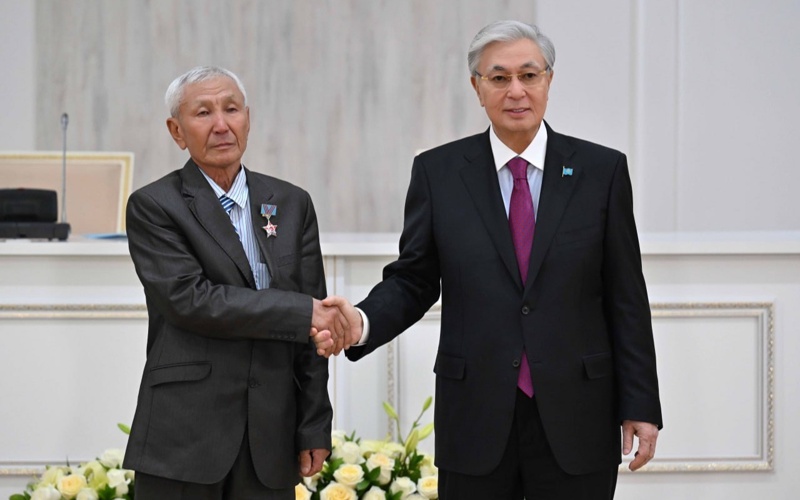 Kassym-Jomart Tokayev presented state awards to citizens of the Zhambyl region Kassym-Jomart Tokayev presented state awards to citizens of the Zhambyl region