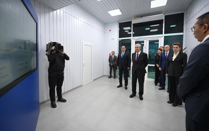 国家元首视察江布尔州医药企业 强调发展本土医药工业