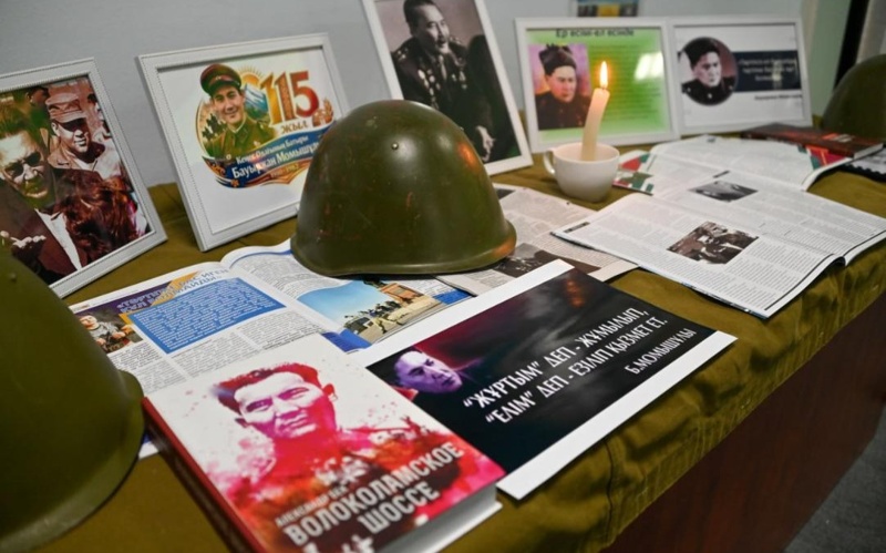 Әскери ұшқыштар оқу-жаттығу ұшуларын даңқты қолбасшы Бауыржан Момышұлына арнады Әскери ұшқыштар оқу-жаттығу ұшуларын даңқты қолбасшы Бауыржан Момышұлына арнады