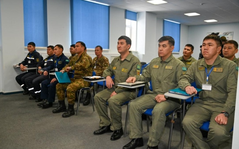 Әскери ұшқыштар оқу-жаттығу ұшуларын даңқты қолбасшы Бауыржан Момышұлына арнады Әскери ұшқыштар оқу-жаттығу ұшуларын даңқты қолбасшы Бауыржан Момышұлына арнады