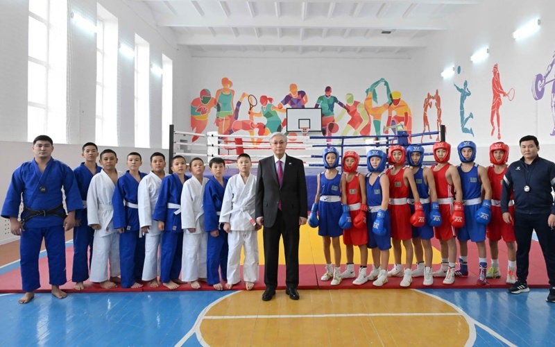 Kassym-Jomart Tokayev visits specialized military boarding school in Taraz