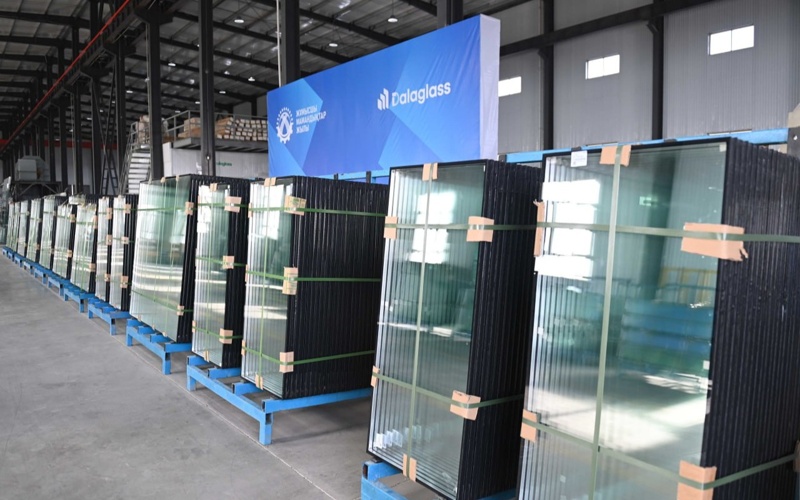 Tokayev meets employees of tempered glass production plant in Zhetysu 