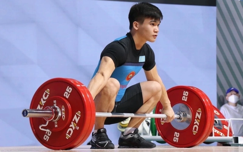 Kazakh weightlifters claim 4 gold medals at international tournament in Kyrgyzstan