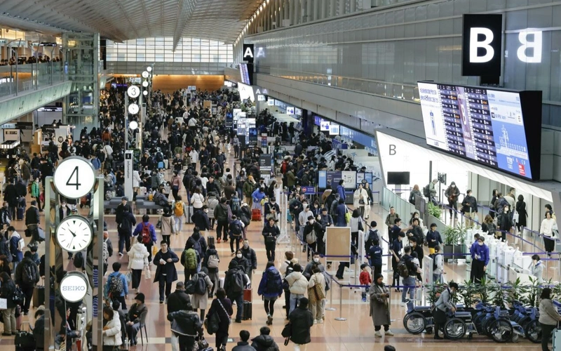 Japan's year-end homecoming rush peaks as long year-end holiday begins