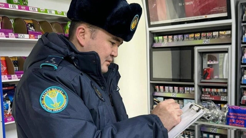 Astanadaǵy dúkenderde veıpterdiń zańsyz satylýyn anyqtaý boıynsha reıd júrgizildi