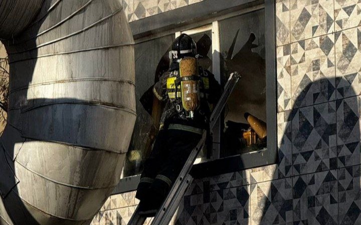 Астанада үш қабатты ғимараттан өрт шықты 