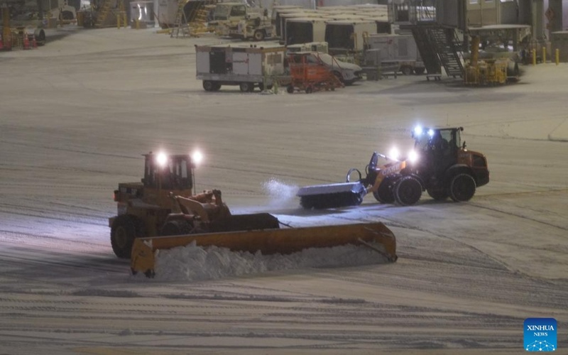 Winter storm hits U.S. Northeast region, snarls thousands of flights