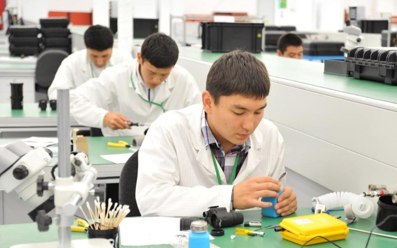 Қорғаныс саласындағы сенімді бақылау: Әскери өкілдіктер орталығының рөлі