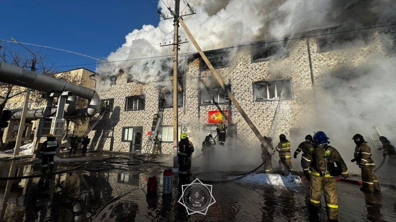 Астанада үш қабатты ғимараттан өрт шықты 