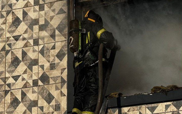 Астанада үш қабатты ғимараттан өрт шықты 