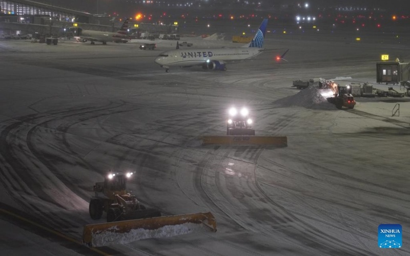 Winter storm hits U.S. Northeast region, snarls thousands of flights