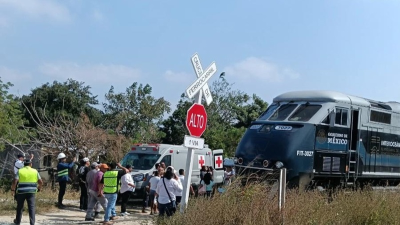 Passenger train derails in southern Mexico, killing 13 and injuring 98
