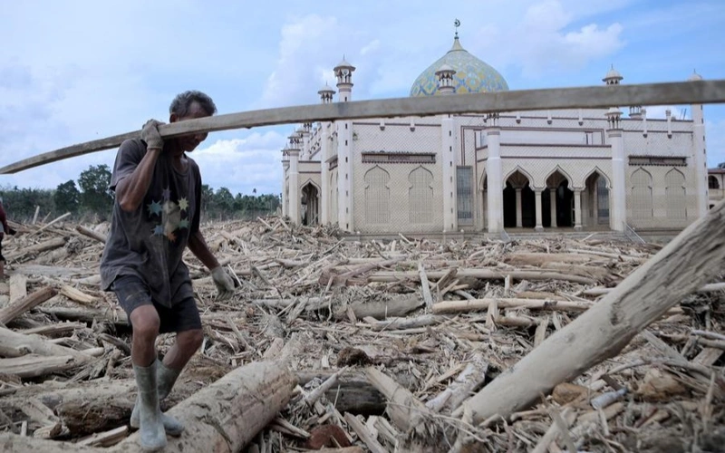 Indonesian military, police deploy over 48,000 personnel to rebuild Sumatra