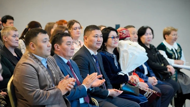 Қазақ тілі курсы тыңдаушыларына сертификат табысталды Қазақ тілі курсы тыңдаушыларына сертификат табысталды