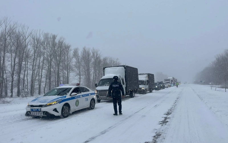 Снегопад в Костанайской области: где закрыты трассы