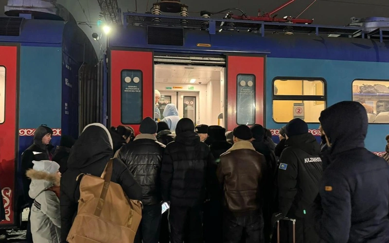 Ограничения движения на дорогах Казахстана: 13 поездов будут вывозить пассажиров