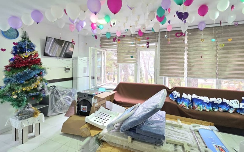 Новогодний праздник подарили казахстанцы пациентам детского онкоцентра в Таджикистане