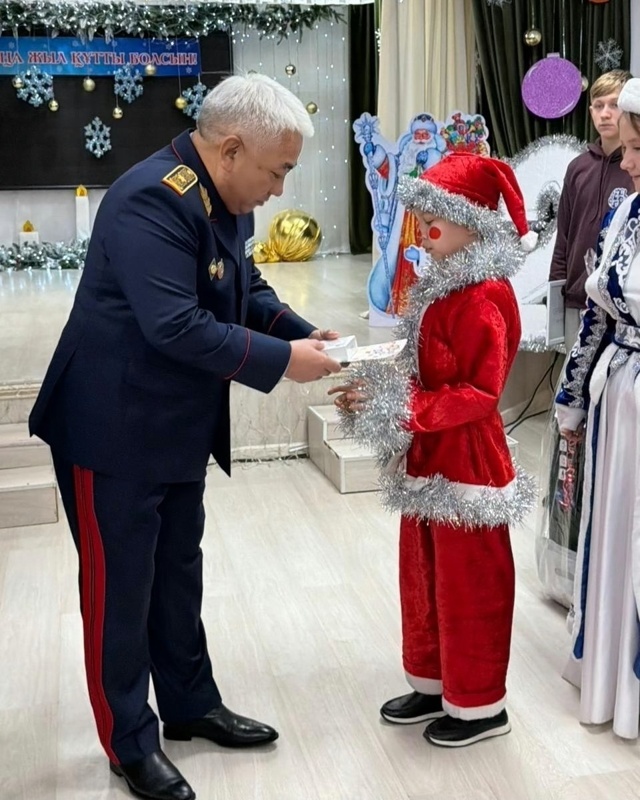 Полицейские сыграли в «Тайного Санту» Полицейские сыграли в «Тайного Санту»