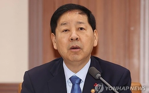 S. Korea extends visa fee waiver for group tourists until June South Korea will extend its visa processing fee waiver for group tourists from six countries until the end of June 2026, Finance Minister Koo Yun-cheol announced Wednesday, Qazinform News Agency cites Yonhap.   The exemption applies to C-3-2 visas, which normally cost 18,000 won (US$12.46). It was originally set to expire on December 31, 2025.  The six countries included in the extension are China, India, Vietnam, the Philippines, Indonesia, and Cambodia.