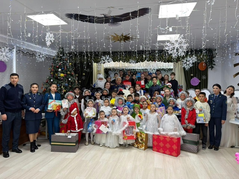 Полицейские сыграли в «Тайного Санту» Полицейские сыграли в «Тайного Санту»