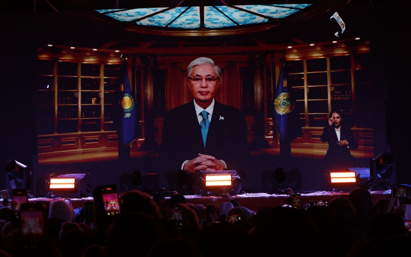 Новогоднее поздравление Президента транслировали на LED-экранах по всей стране