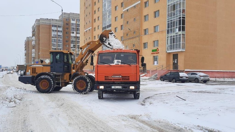 Обильный снегопад в Астане