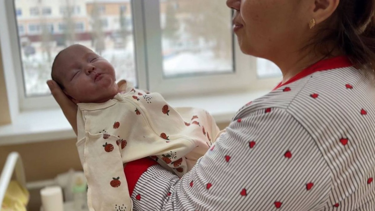 New Year’s tie: Equal number of boys and girls born in Kazakhstan