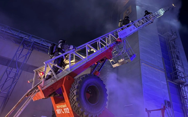 Казахстанские спасатели, пожарная техника, пожарные