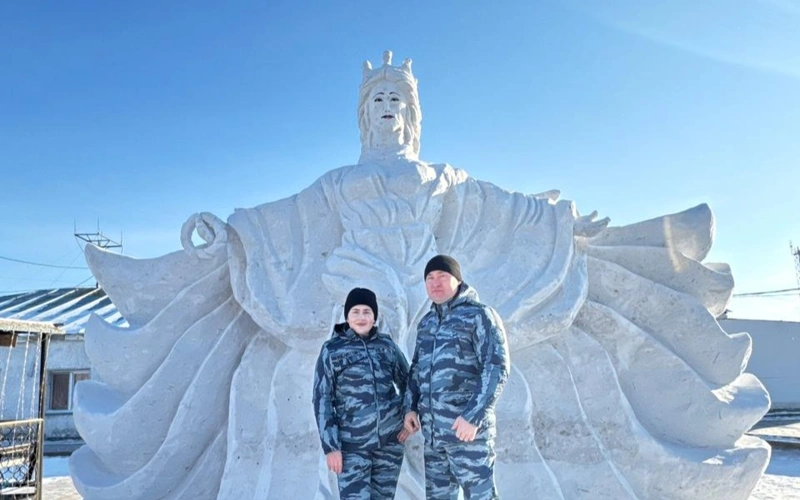 Зимний двор в новогоднюю галерею превратили осужденные в Караганде