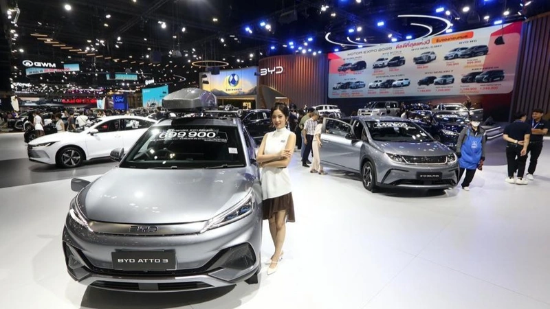 2025 jyly Tesla elektromobılder satylymynda BYD-den artta qaldy
