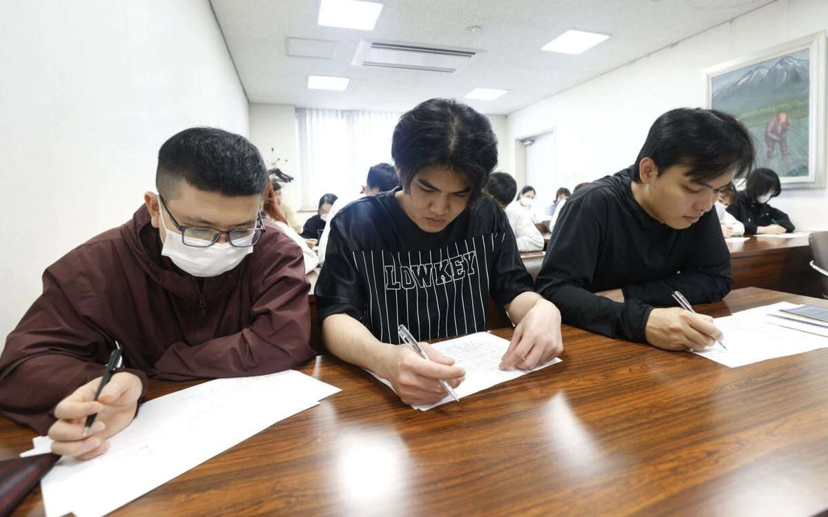 Foreign residents account for nearly one in ten people in their