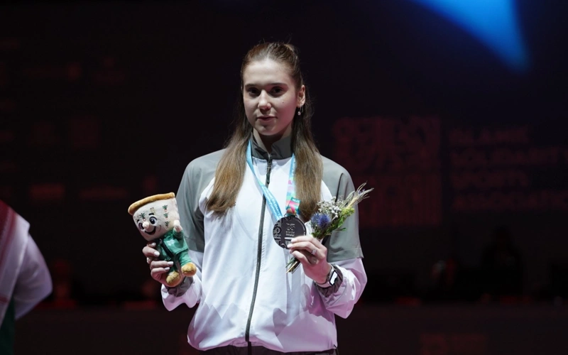 Sofiya Aktayeva claims silver at FIE Junior Foil World Cup event in UAE