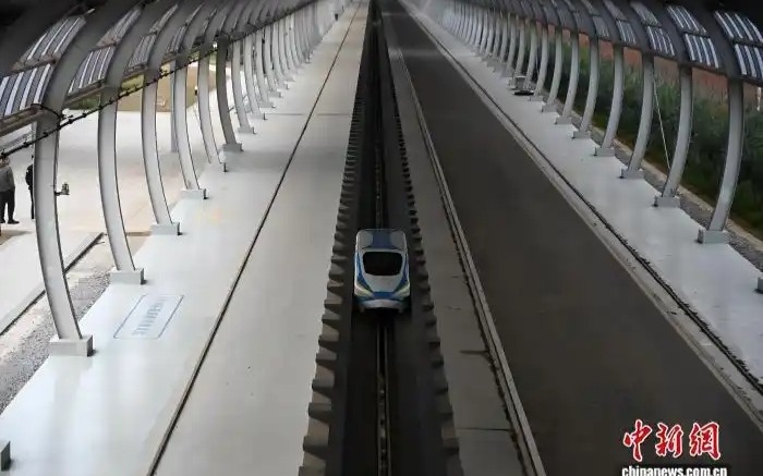 Қытайдың магнитті пойызы сынақ кезінде 800 км/сағ жылдамдықпен жаңа рекорд орнатты Қытайдың магнитті пойызы сынақ кезінде 800 км/сағ жылдамдықпен жаңа рекорд орнатты