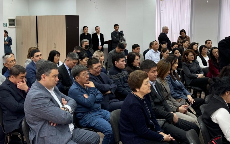 Депутаты разъяснили банкирам в Актобе ключевые законы 2025 года Депутаты разъяснили банкирам в Актобе ключевые законы 2025 года