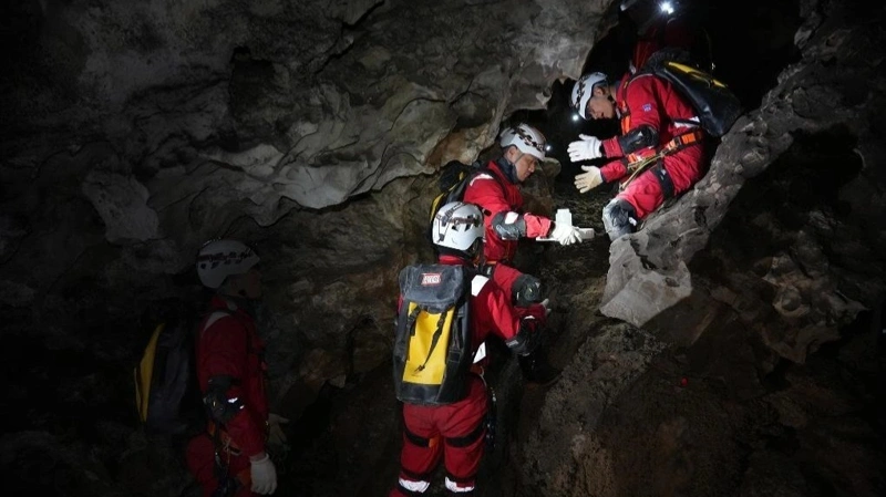Qytaıda el tarıhynda alǵash ret ǵaryshkerlerge arnalǵan úńgirlerdegi jattyǵýlar aıaqtaldy