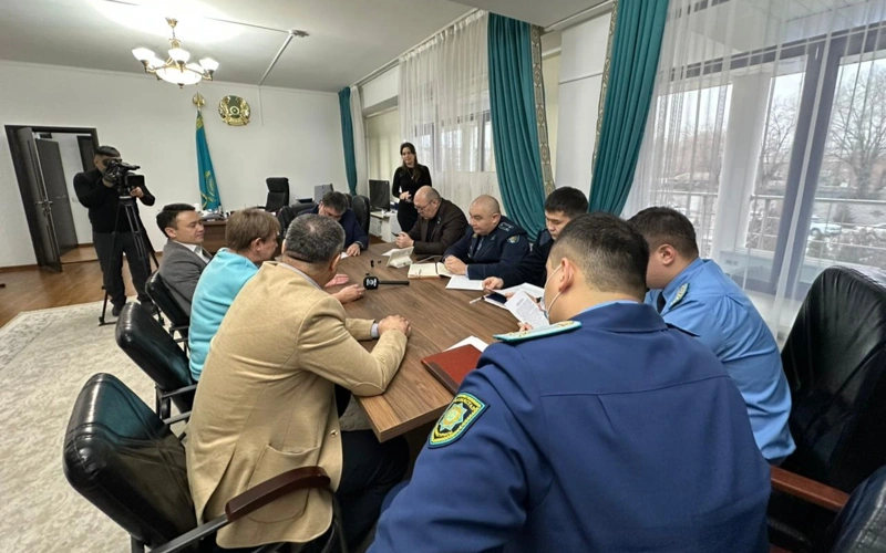 Қонаевта су желісіне қатысты мүлік дауы шықты: депутат прокурормен кездесті