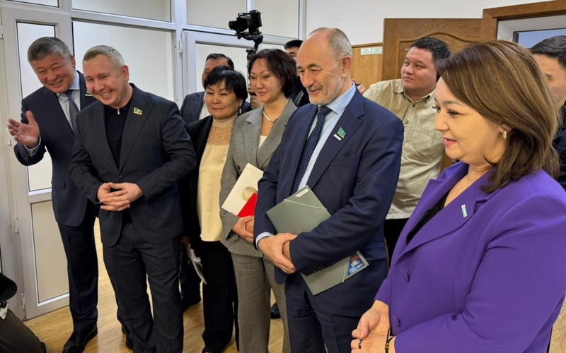 Мәжіліс депутаттары Астанадағы ардагерлерге арналған госпитальге барды Мәжіліс депутаттары Астанадағы ардагерлерге арналған госпитальге барды