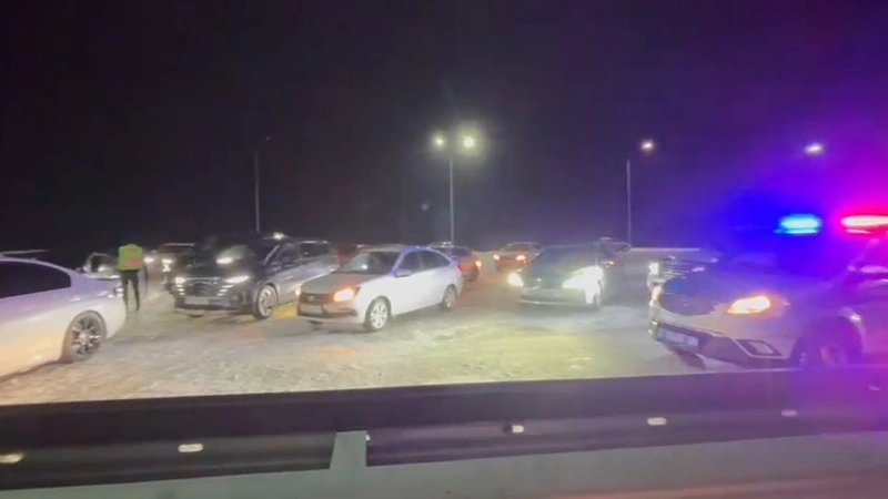 Колонну из тысячи авто сопроводили полицейские по трассе Караганда — Астана