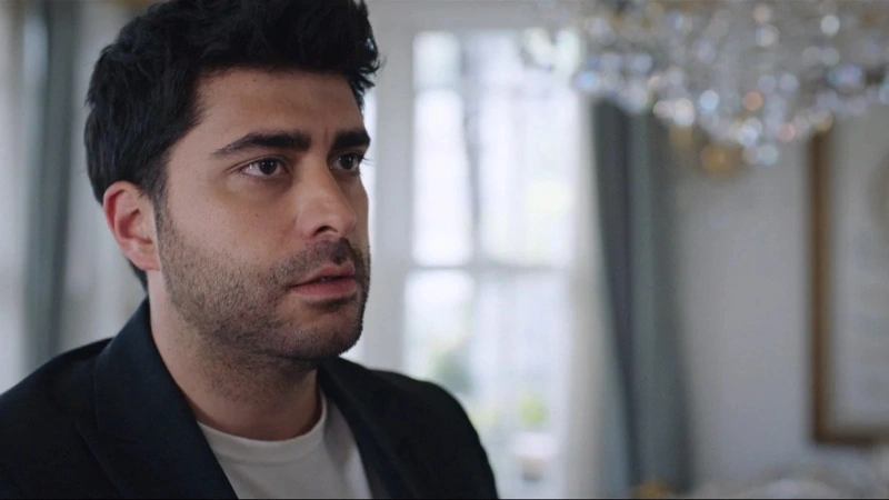 Звезду турецкого сериала «Клюквенный щербет» задержали в Турции