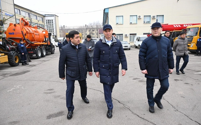 Дархан Сатыбалды ознакомился с внедрением цифровых решений в системах жизнеобеспечения Алматы