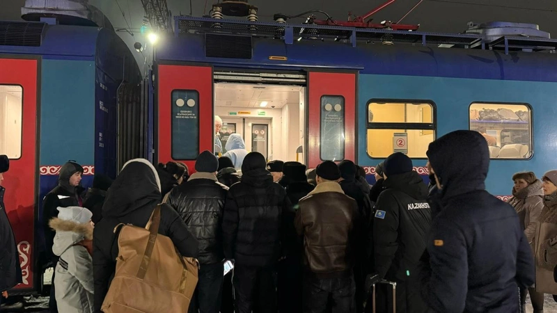 Дополнительные поезда запустили в Казахстане из-за непогоды