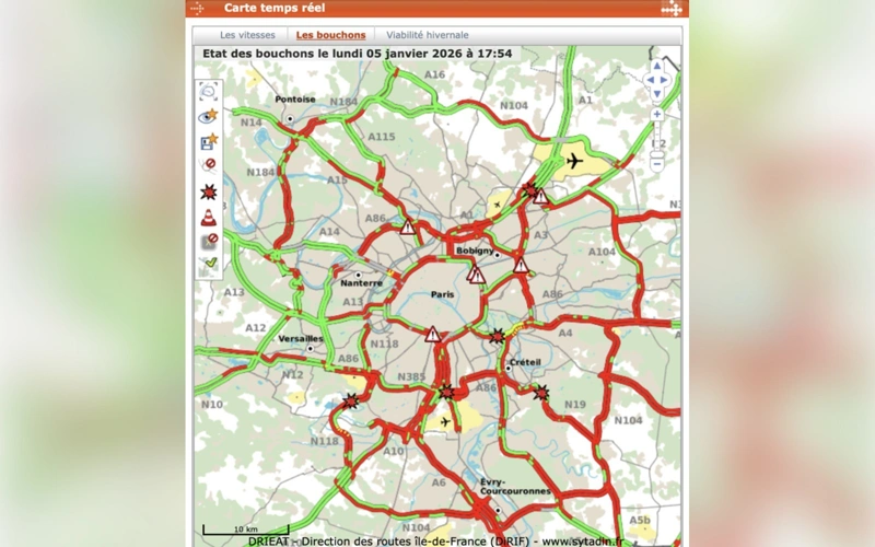 Снегопад в Париже вызвал рекордные пробки протяженностью около 900 км