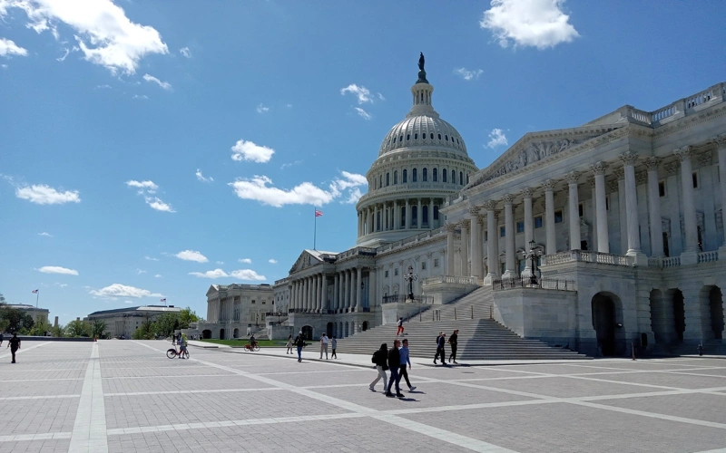 Демократы высказываются об импичменте Трампу