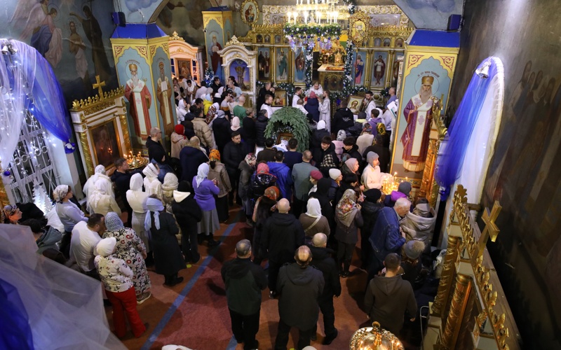 哈萨克斯坦庆祝东正教圣诞节 呼吁以善行传递温暖