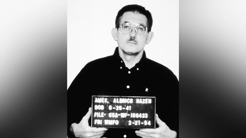 Один из самых известных шпионов в истории ЦРУ умер в тюрьме США
