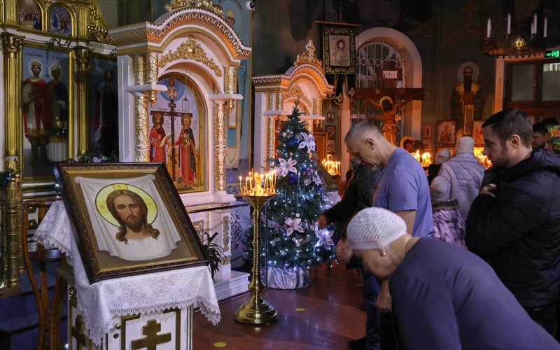 哈萨克斯坦庆祝东正教圣诞节 呼吁以善行传递温暖