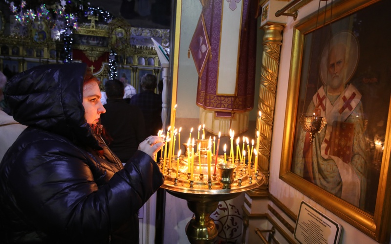 哈萨克斯坦庆祝东正教圣诞节 呼吁以善行传递温暖
