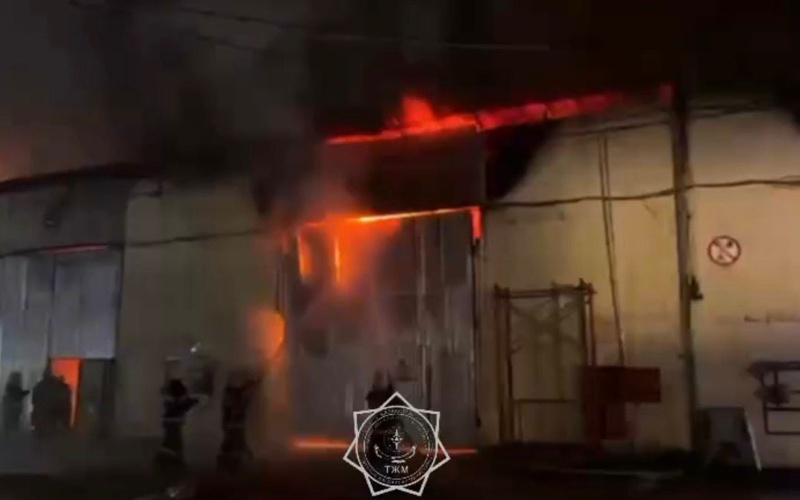 Пожар на складе в Алматы